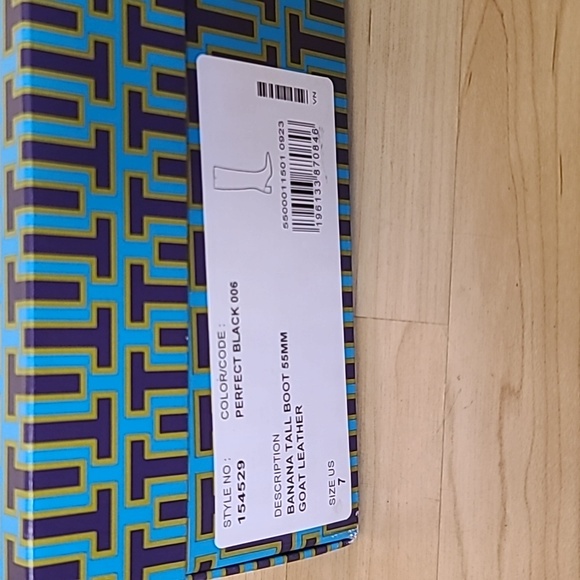 Tory Burch Large Empty Gift Box, Tall Boot Box  22 1/4” x 14 1/4” x 4 1/4” - Picture 7 of 9